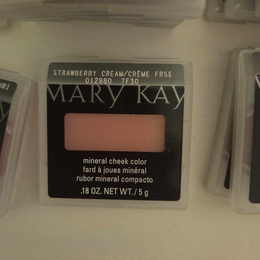 Mary Kay Mineral Cheek Color in Strawberry Cream Rose
